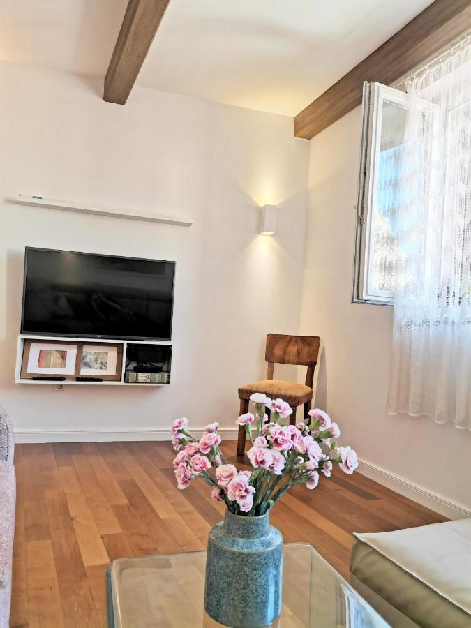 Apartman R.R. אומיס מראה חיצוני תמונה